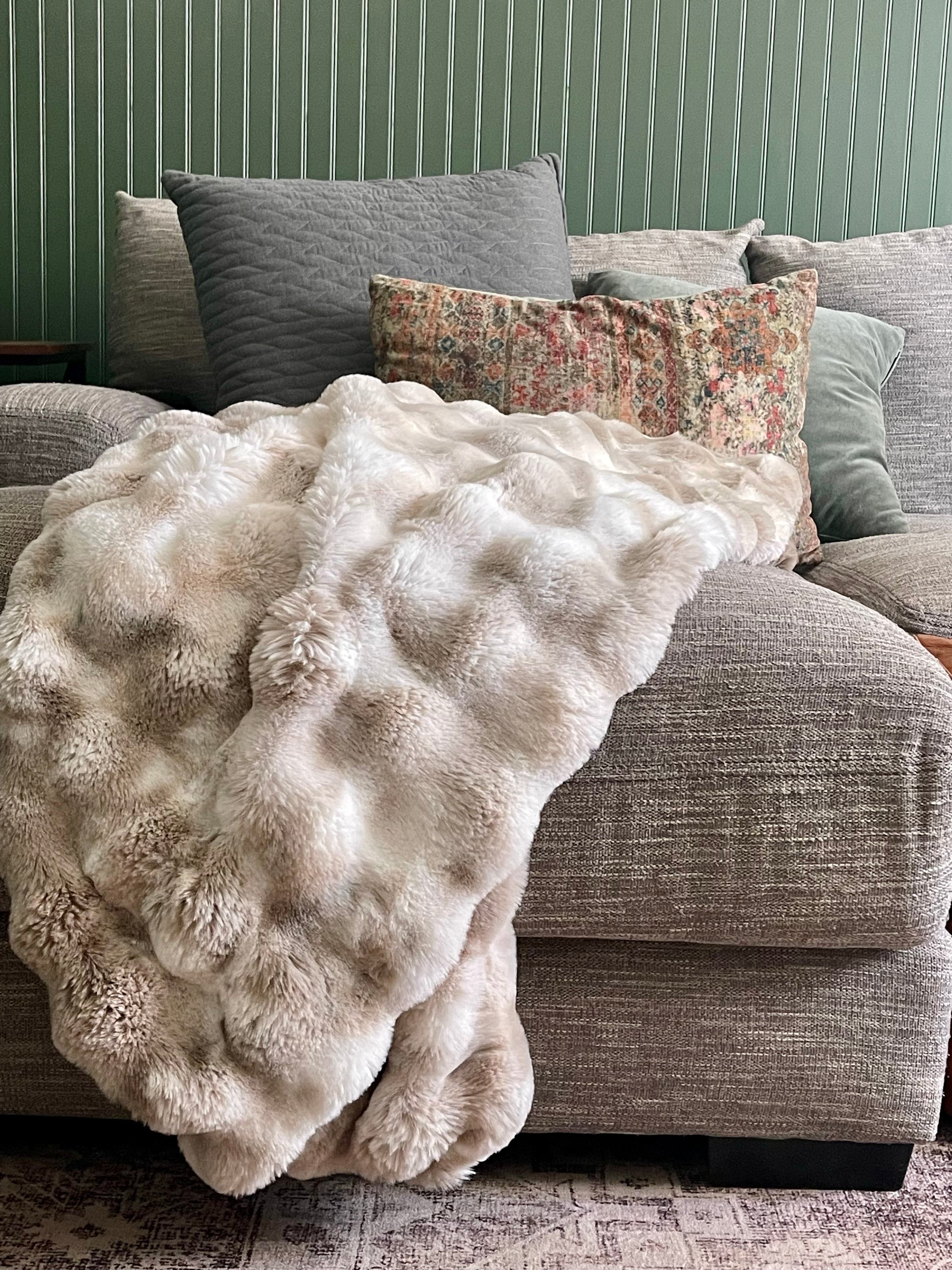 DreamFit® DreamLuxe Throw Blanket