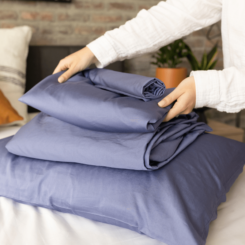 100% cotton sheet, fitted sheet with elasticated non-slip